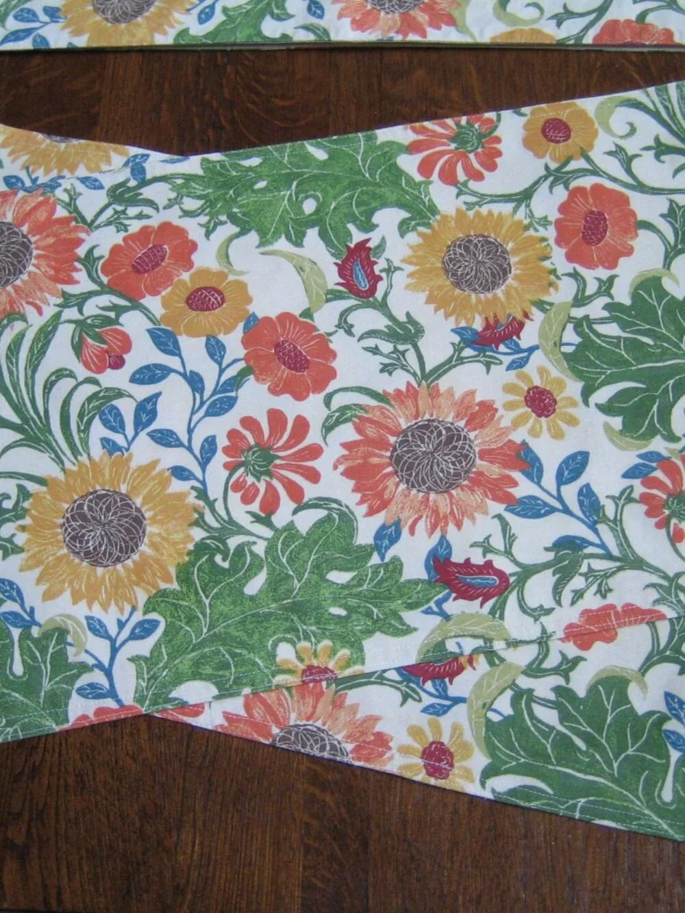 Pottery Barn Table linen Set. 11 Pc. Summer Floral, Linen/Cotton.